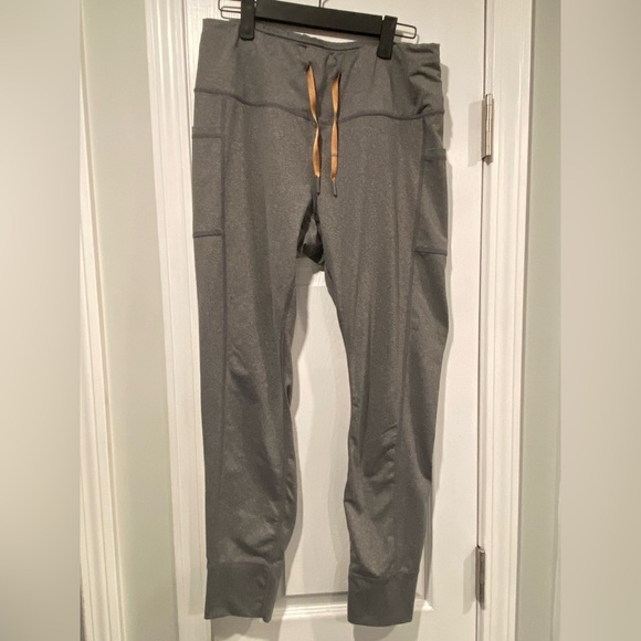 Reebok Gray Moisture Wick Stretch Joggers Elastic Drawstring Pockets Size L - Picture 1 of 10